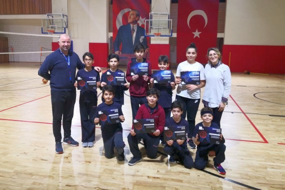 Basketbolcular başarı belgelerini aldılar